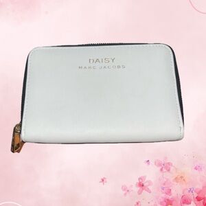 Marc Jacobs Daisy Pouch Limited Edition, White & Gold